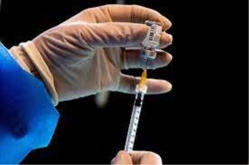 دوز چهارم واکسن هنرمندان پیشکسوت تزریق می شود