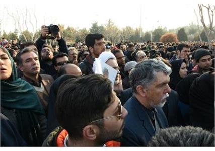 حضور وزیر فرهنگ در تشییع شهدای سانحه هواپیمایی در اصفهان